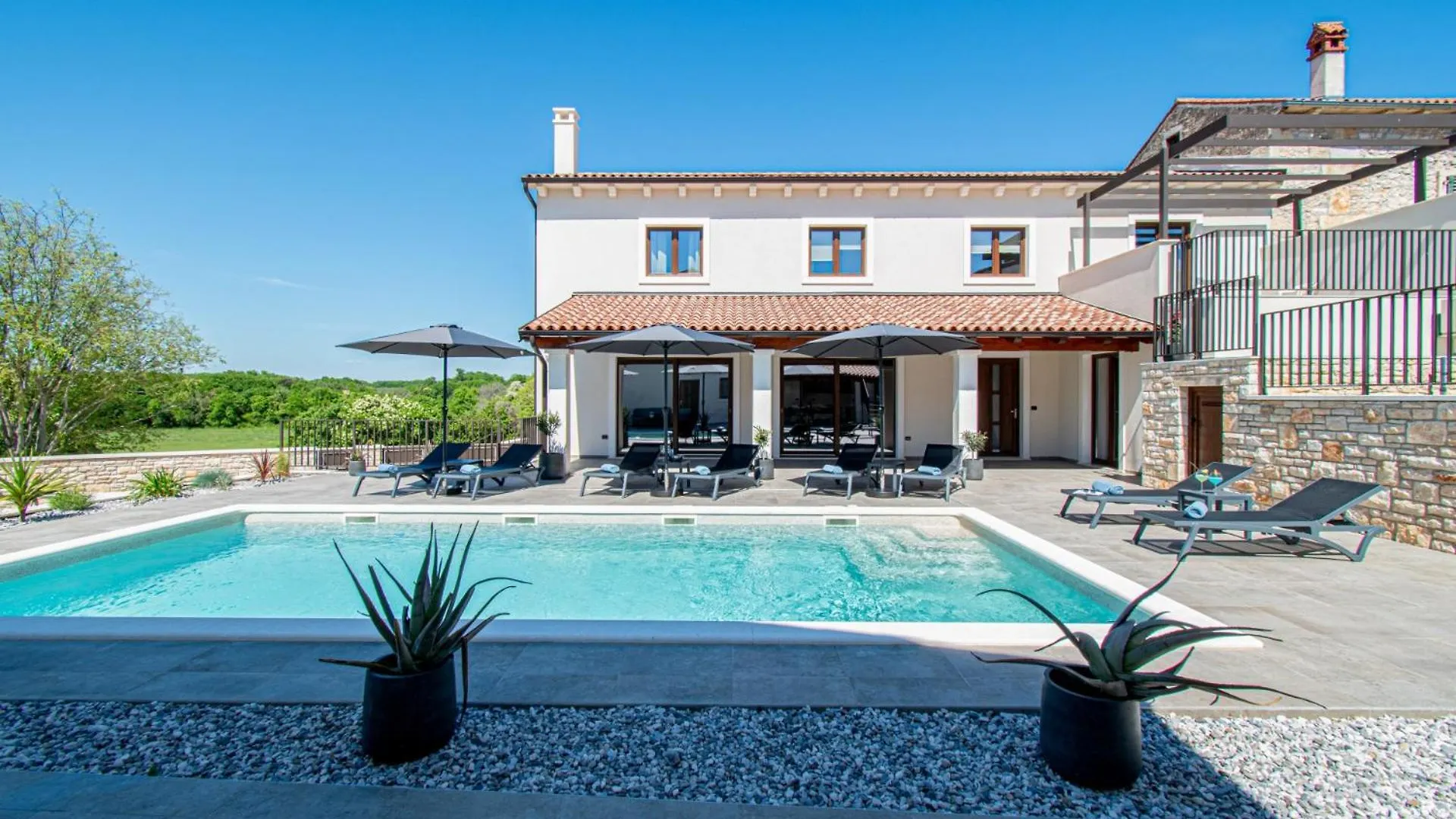 Modern Istrian Villa Sirola Valtura