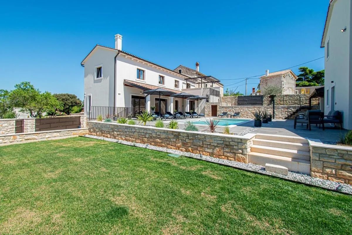 Modern Istrian Villa Sirola Valtura