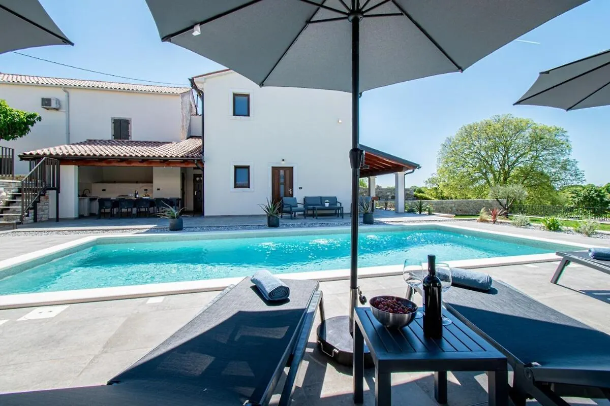 Modern Istrian Villa Sirola Valtura
