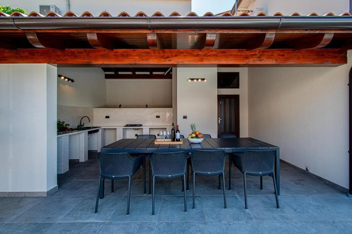 Modern Istrian Villa Sirola Valtura